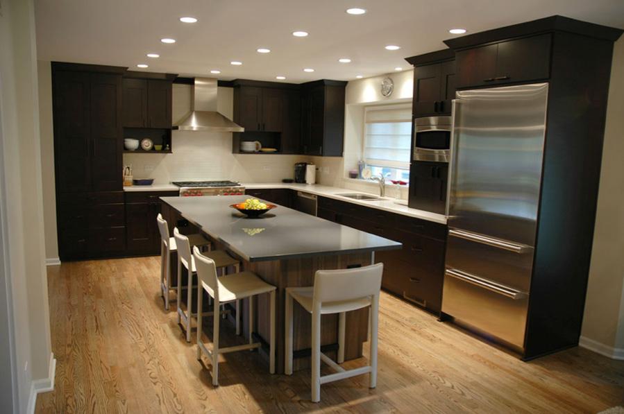 The main contractor and subcontractors must have have adequate liability and workmen’s compensation insurance.