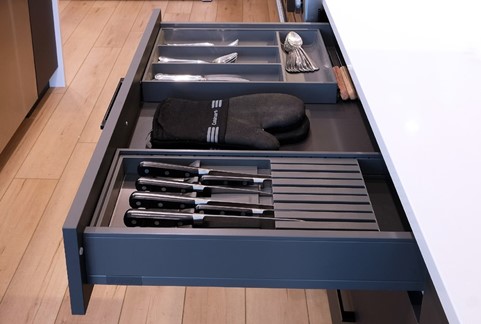 Kitchen cabinet drawer