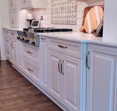 White custom kitchen cabinets in Naperville IL