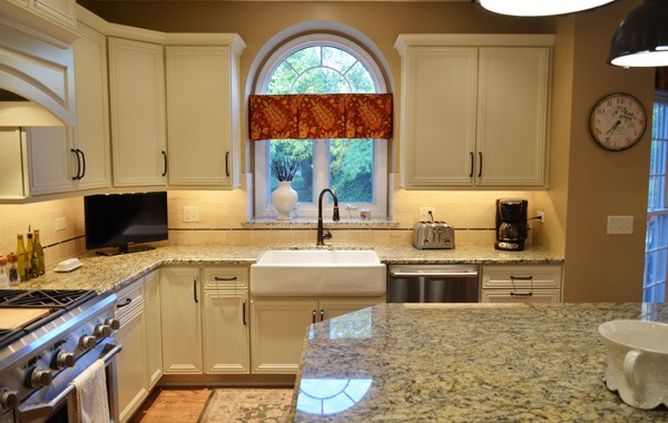 Kitchen remodeling in Naperville, IL. Farm sink design for the kitchen.