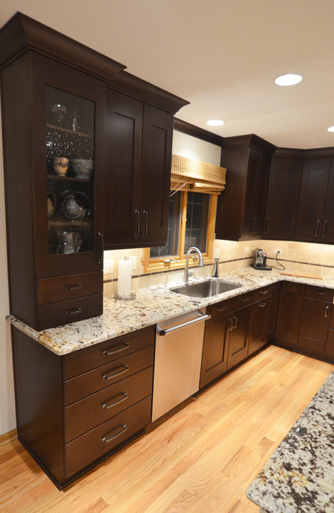 Kitchen remodeling in Naperville, IL. Glass cabinet detail.