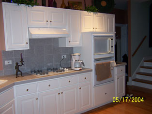 Range and stove wall before kitchen redesign