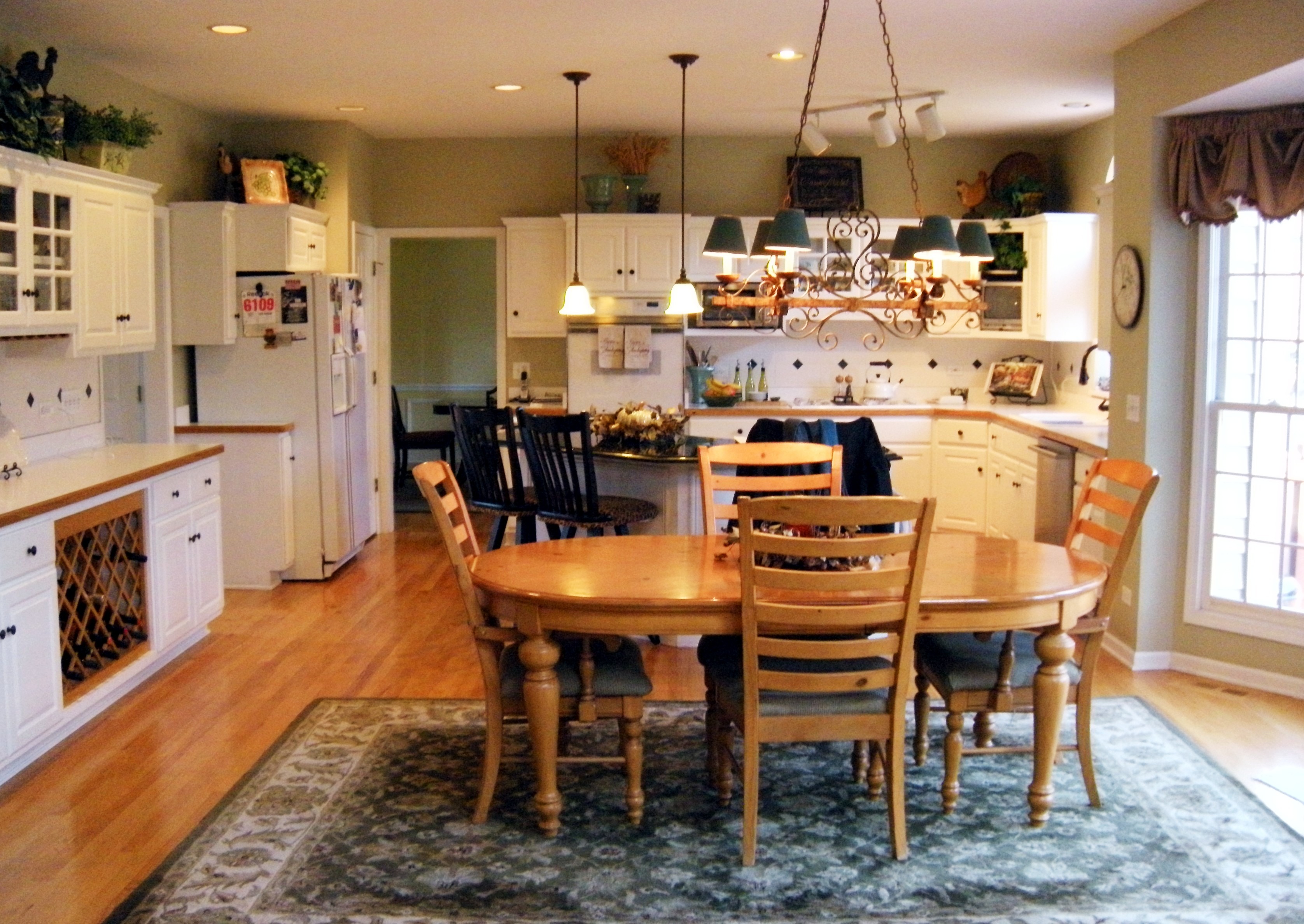 Kitchen remodeling in Naperville, IL. Traditional kitchen area before redesign.