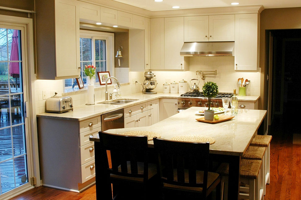 Kitchen remodeling in Naperville, IL. Warm shaker kitchen design.