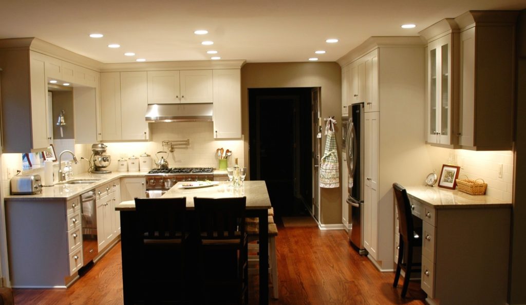 desk-center-kitchen
