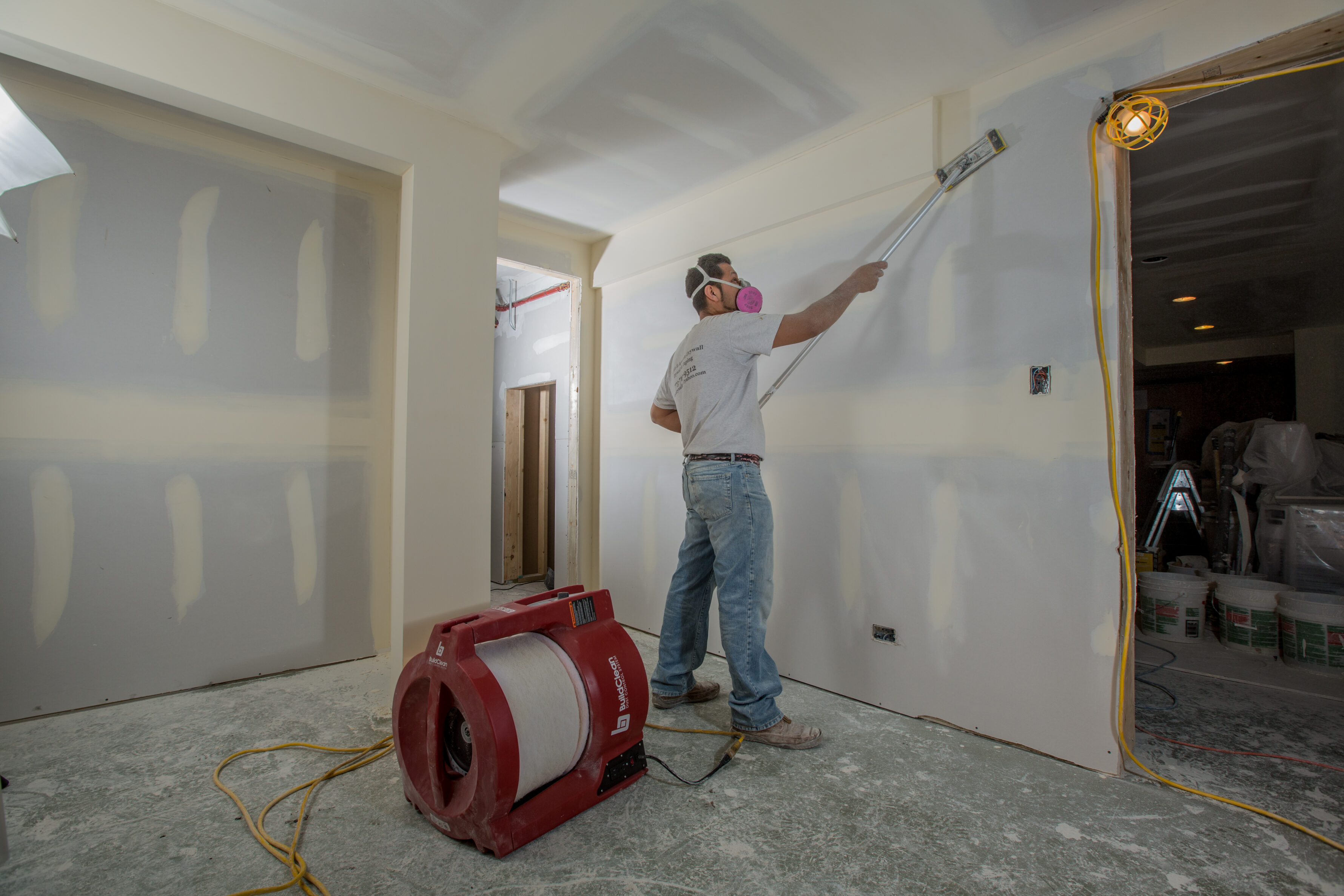 air-scrubber-on-jobsite-sanding-drywall