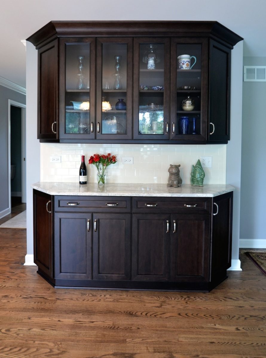 cozy-transitional-kitchen-with-counter