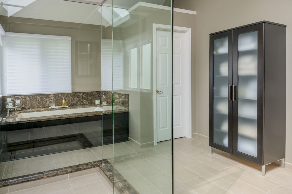 custom-modern-master-bath-back-view