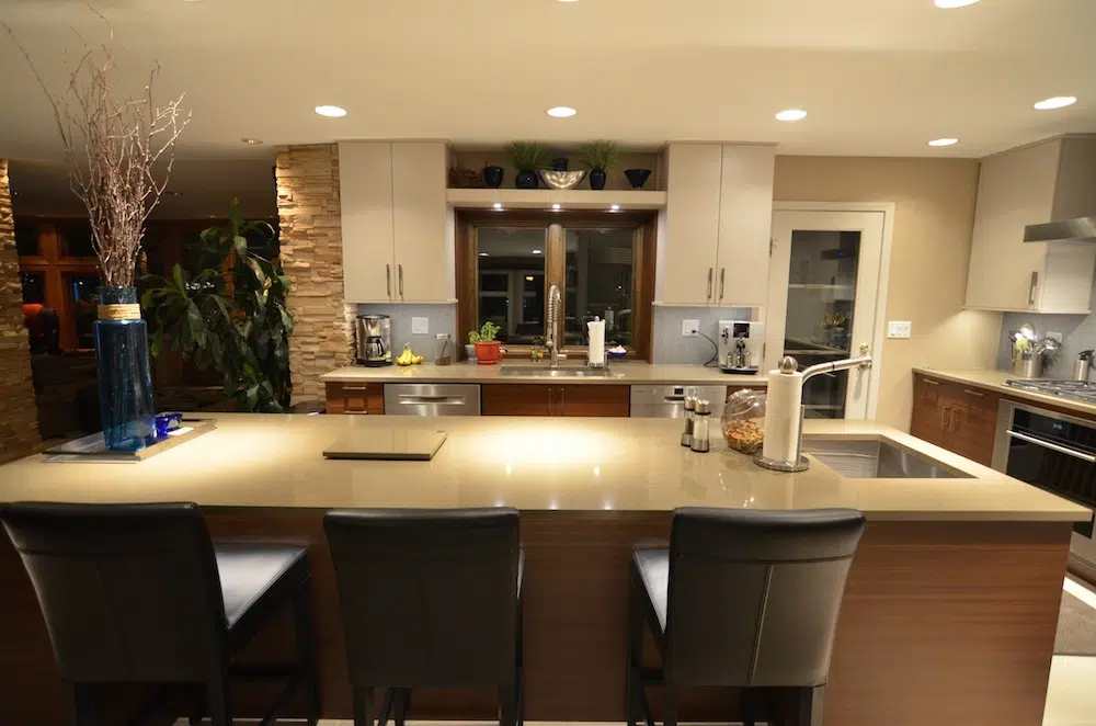modern-chic-kitchen-front-view | Kitchen Master modern-chic-kitchen-front-view | Kitchen Master