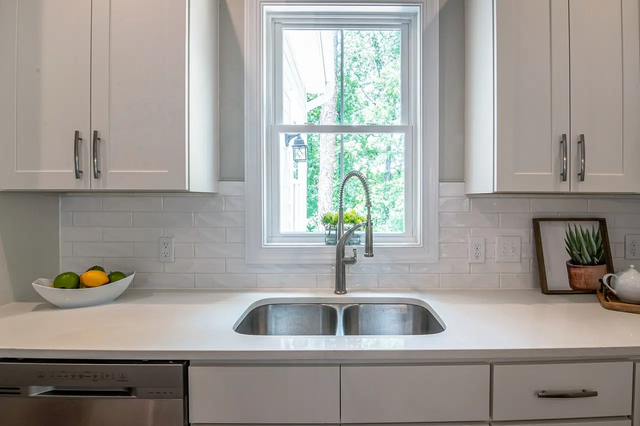 White subway tile kitchen backsplash, modern concept.