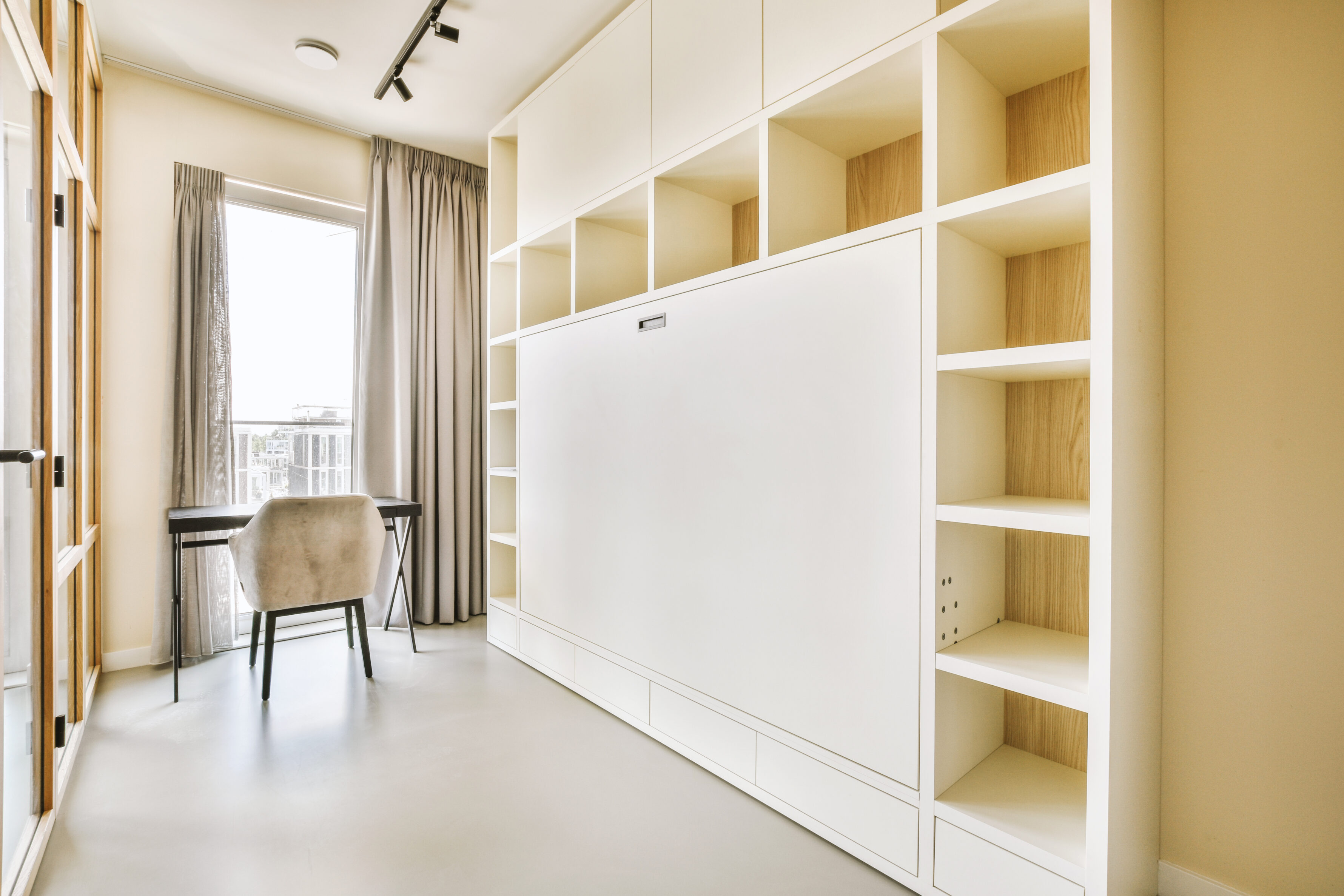 Spacious study roof
